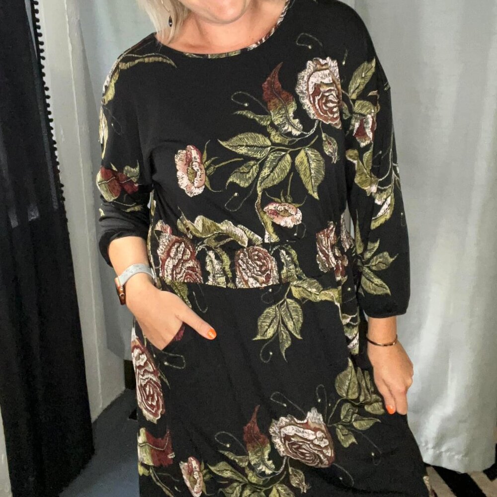 NEW M LuLaRoe Evelyn Smocked Waist Maxi Dress Long Sleeve Black Floral Midi - Picture 8 of 9